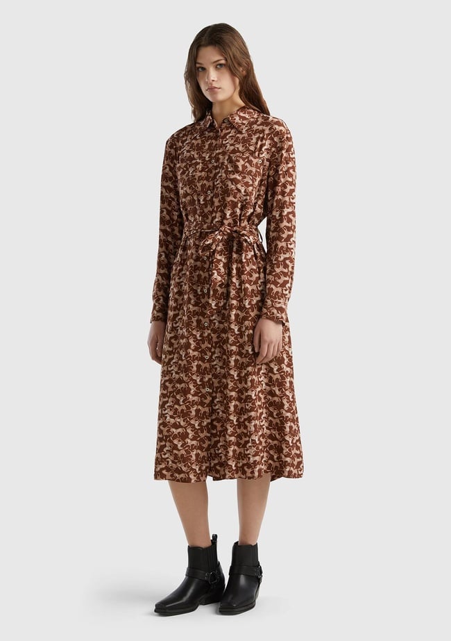  Kadın Kahve Mix %100 Viskoz Desenli ve Beli Kuşaklı Gömlek Yaka Uzun Elbise