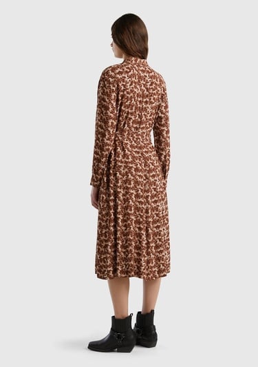  Kadın Kahve Mix %100 Viskoz Desenli ve Beli Kuşaklı Gömlek Yaka Uzun Elbise
