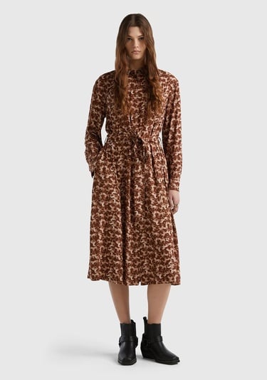  Kadın Kahve Mix %100 Viskoz Desenli ve Beli Kuşaklı Gömlek Yaka Uzun Elbise