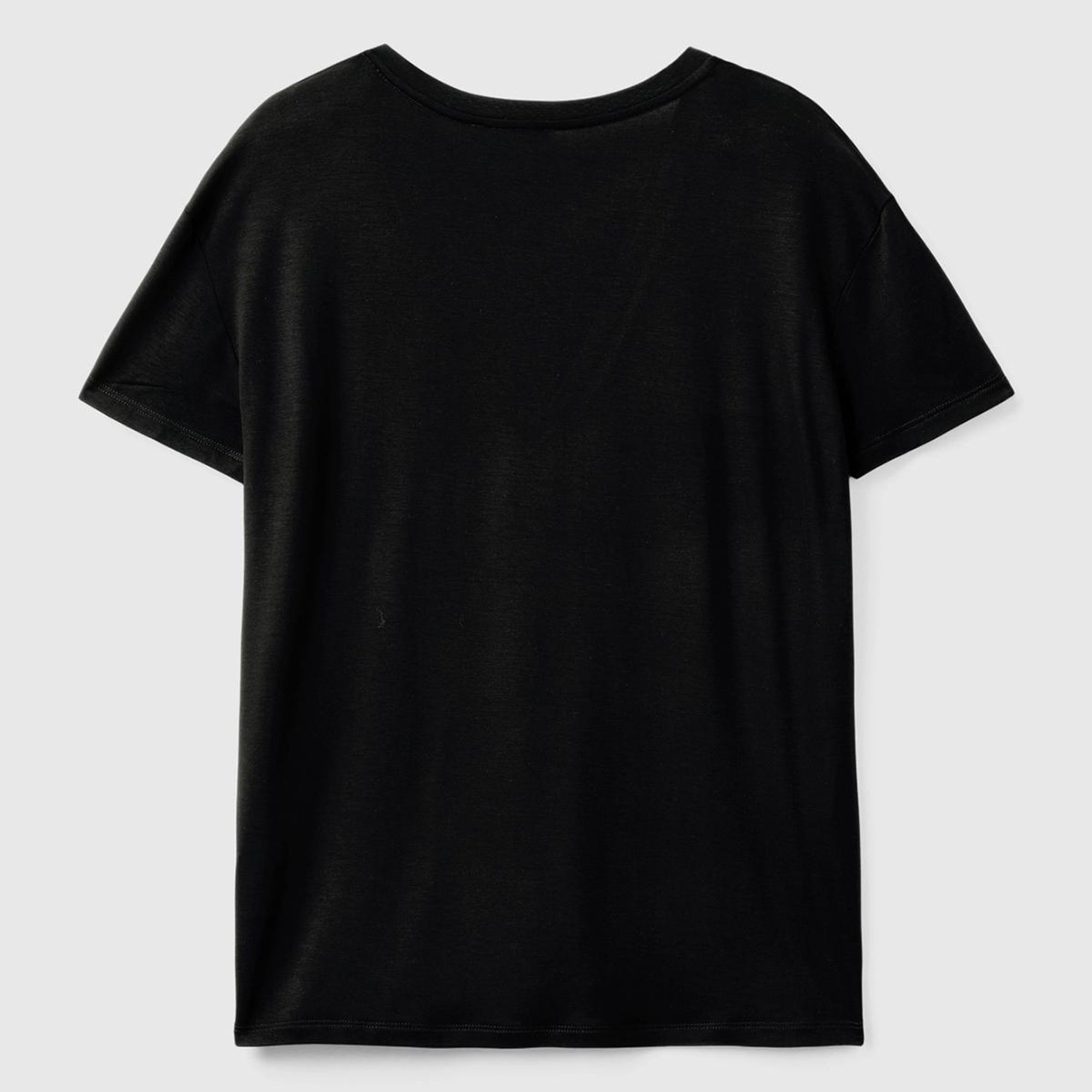 Kadın Siyah Viskoz Karışımlı Geniş V Yaka Basic T-Shirt