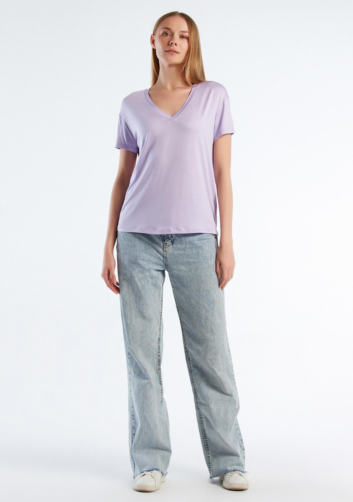  Kadın Lila Viskoz Karışımlı Geniş V Yaka Basic T-Shirt