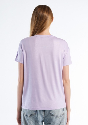  Kadın Lila Viskoz Karışımlı Geniş V Yaka Basic T-Shirt