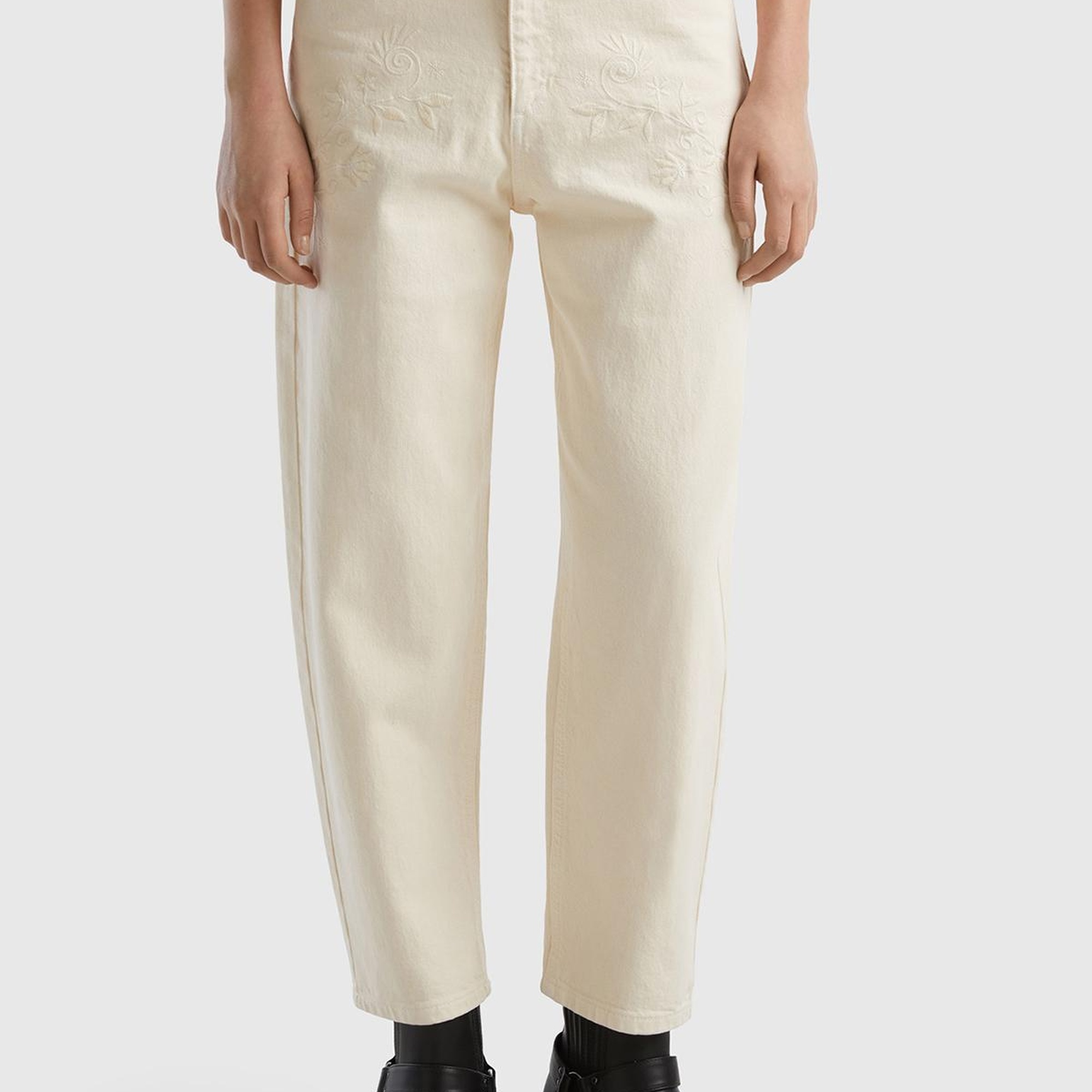 Kadın Krem Esnek Koton Carrot Fit Çiçek İşlemeli Denim Pantolon