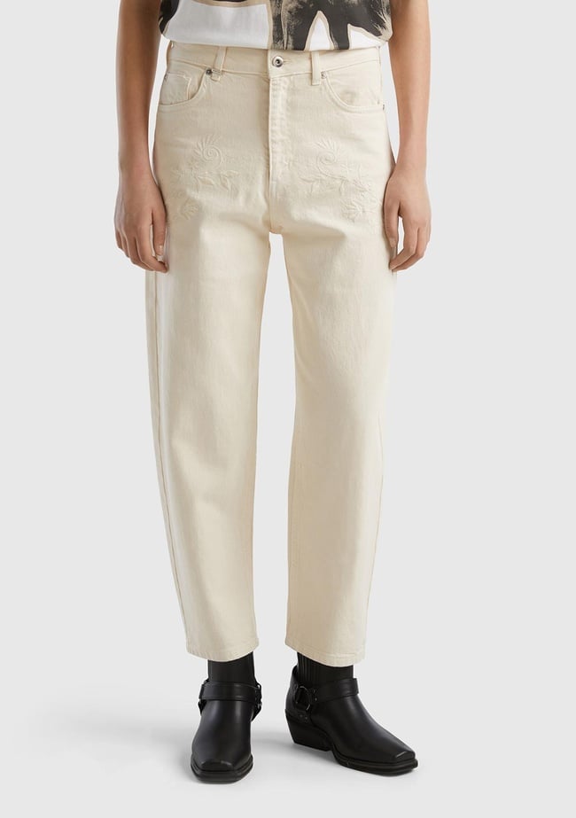  Kadın Krem Esnek Koton Carrot Fit Çiçek İşlemeli Denim Pantolon