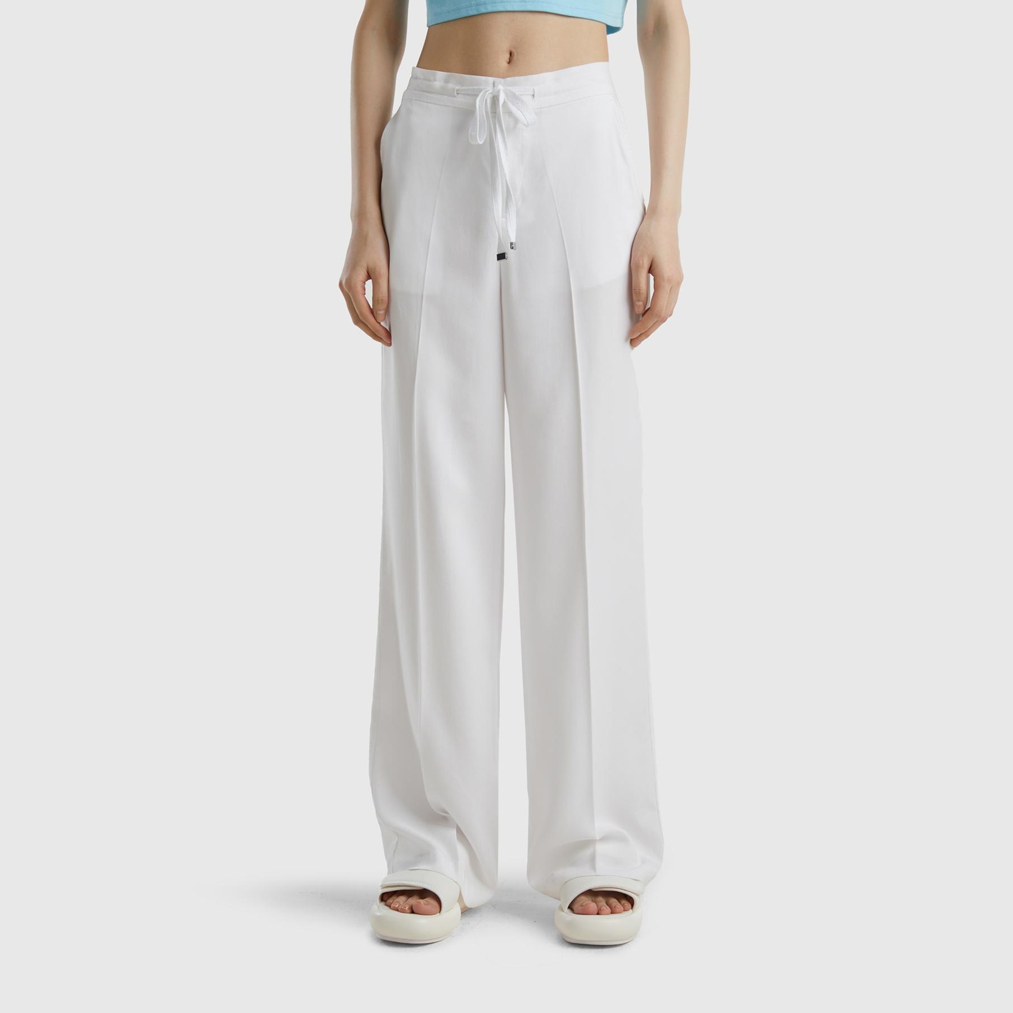 Kadın Beyaz %100 Liyosel Önü Pileli Beli İpli ve Düğmeli Pantolon