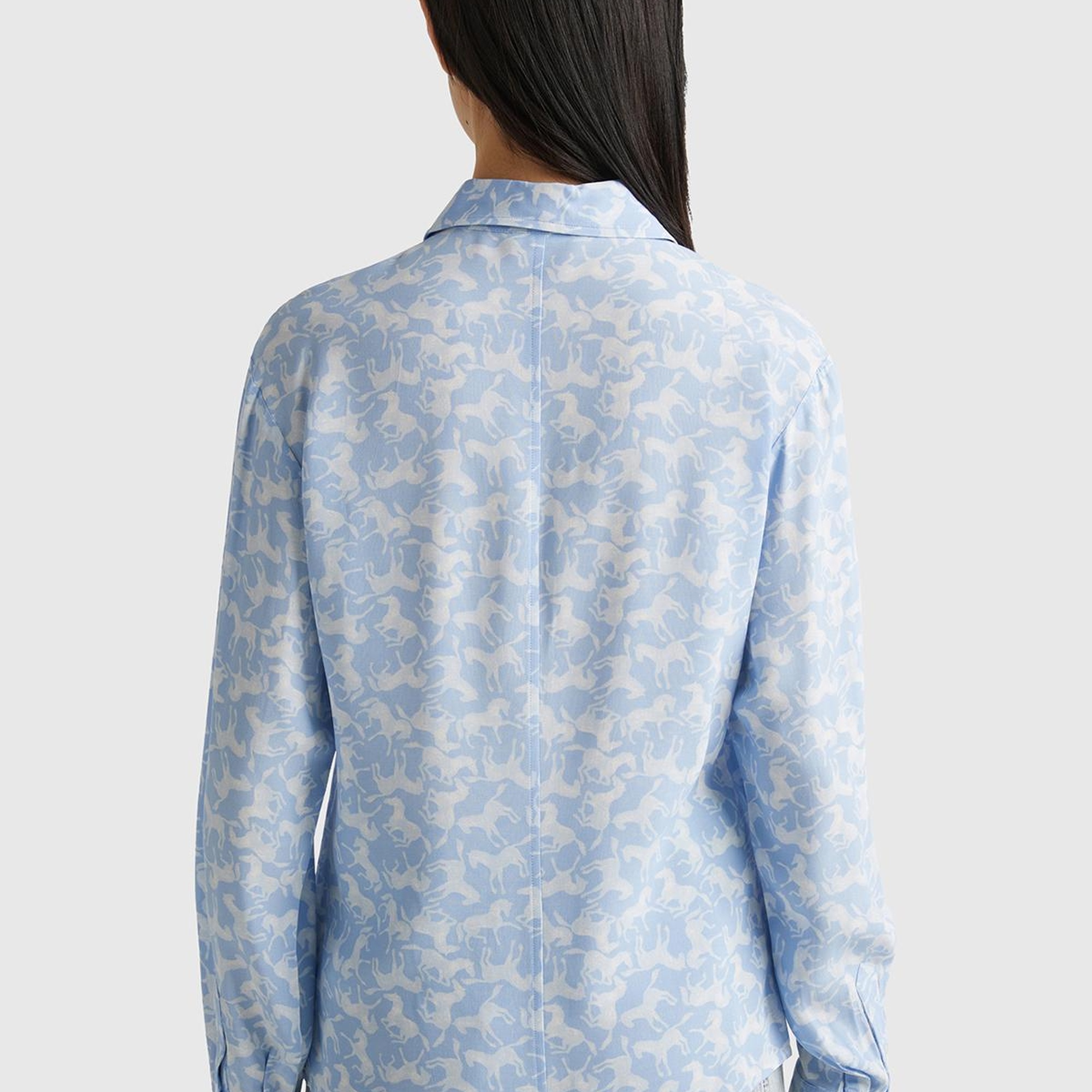 Kadın Açık Mavi Mix %100 Viskoz Yama Cepli ve Tamamı Desenli Uzun Kollu Gömlek