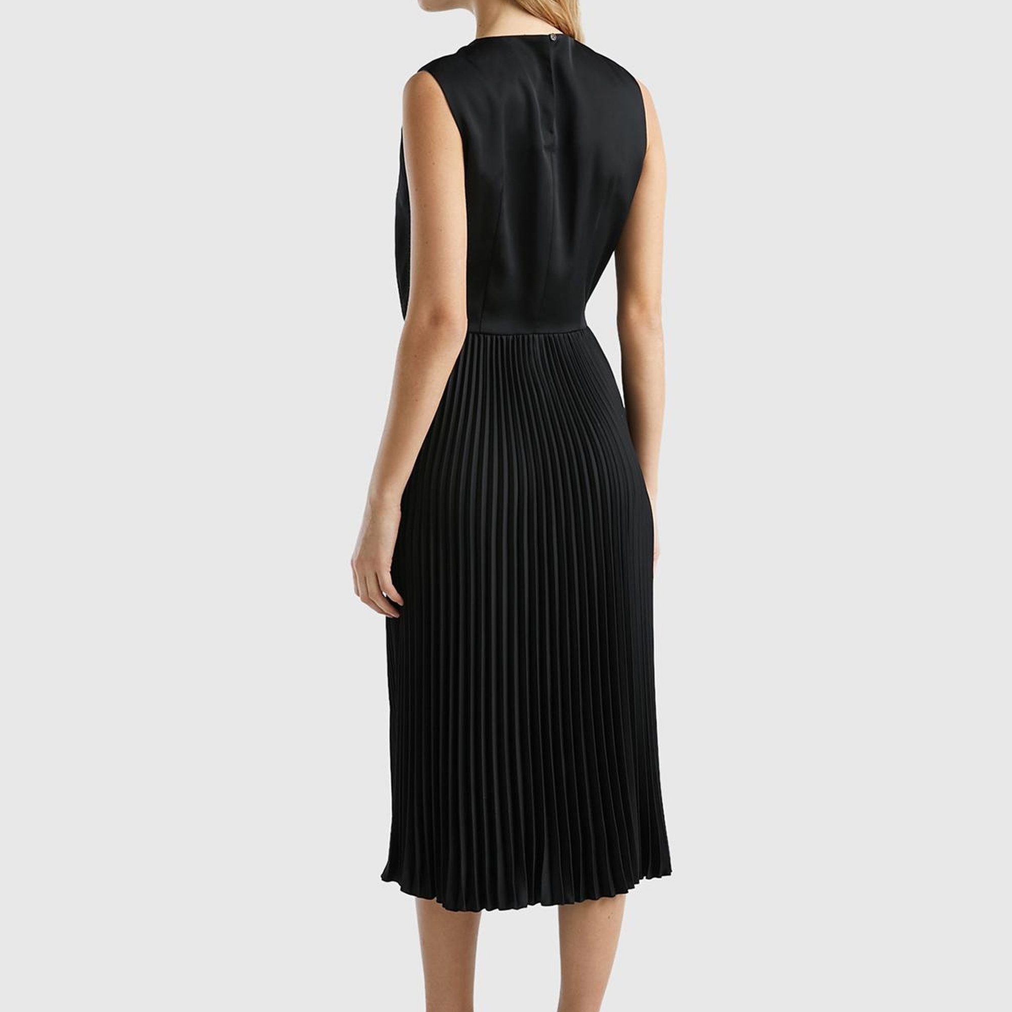 Kadın Siyah Önü Detaylı Sıfır Kol Bisiklet Yaka Uzun Elbise