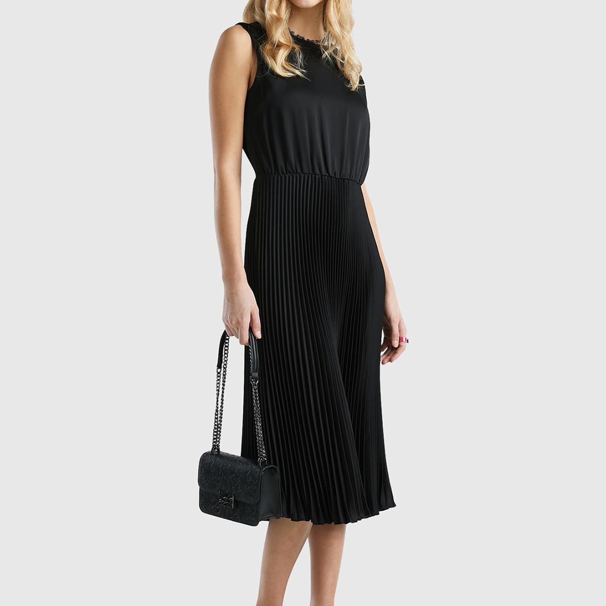 Kadın Siyah Önü Detaylı Sıfır Kol Bisiklet Yaka Uzun Elbise