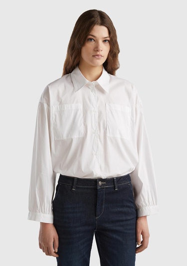  Kadın Beyaz Streç Pamuklu İki Cepli Geniş Kesim Gömlek