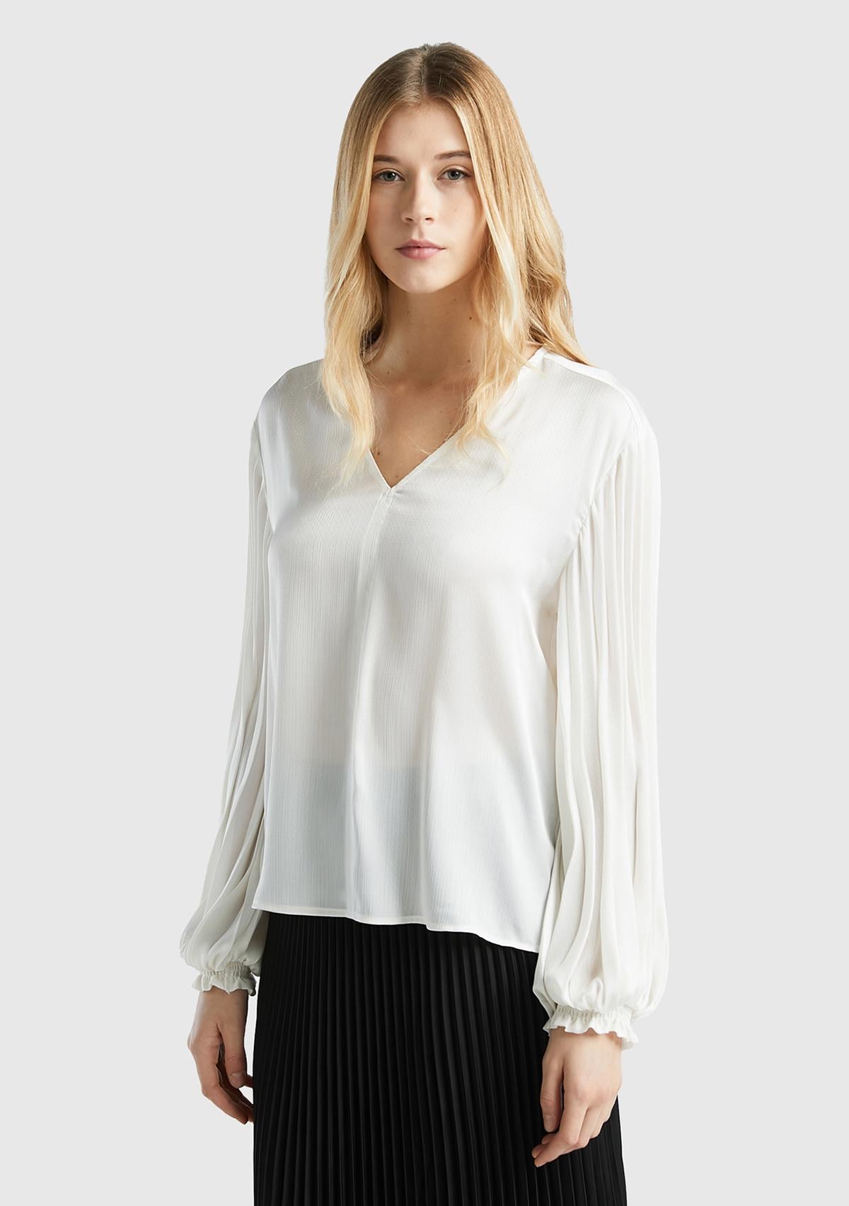  Kadın Krem Kolları Detaylı V Yaka Bluz