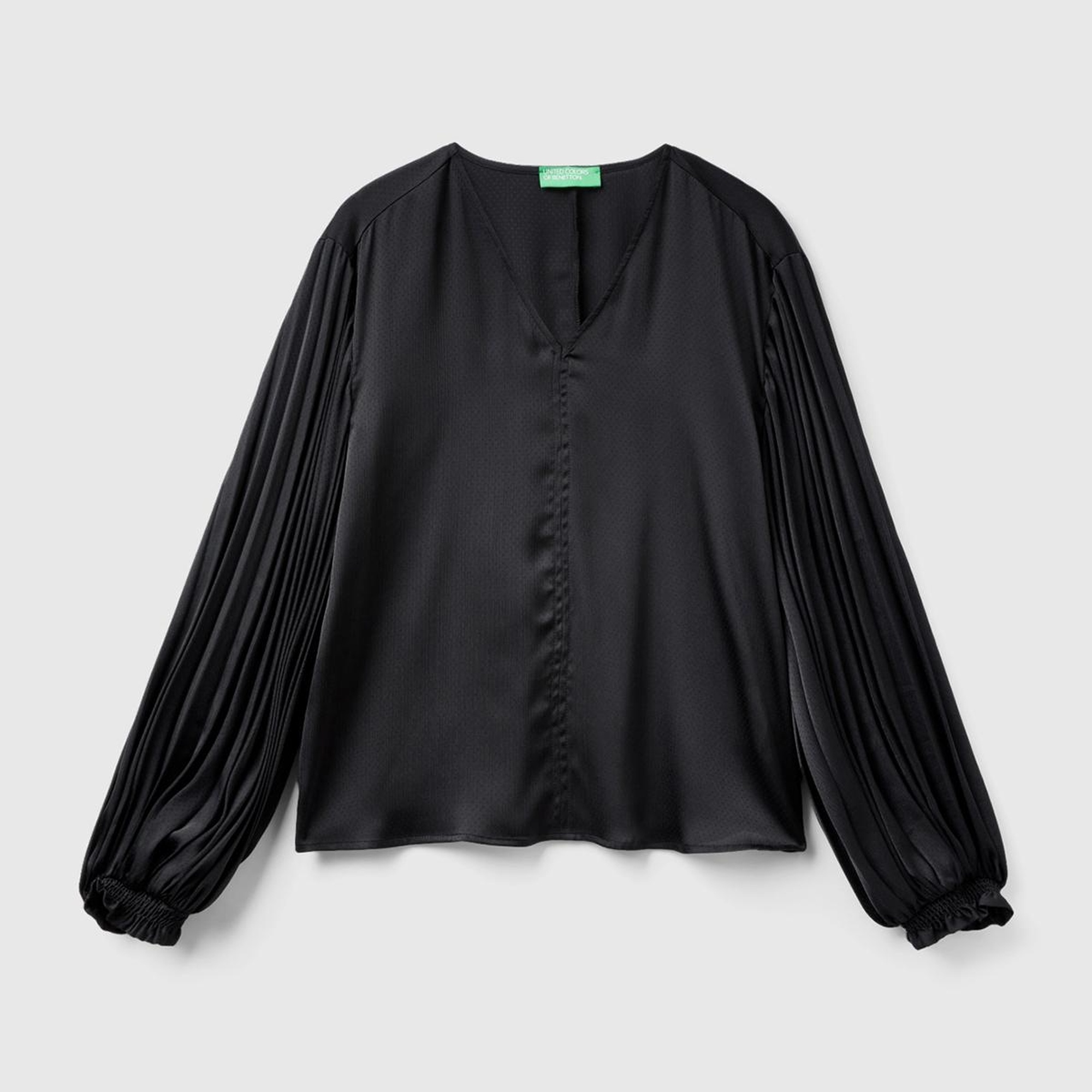 Kadın Siyah Kolları Detaylı V Yaka Bluz