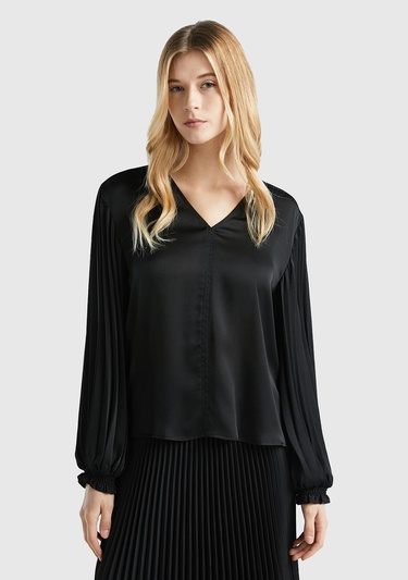  Kadın Siyah Kolları Detaylı V Yaka Bluz