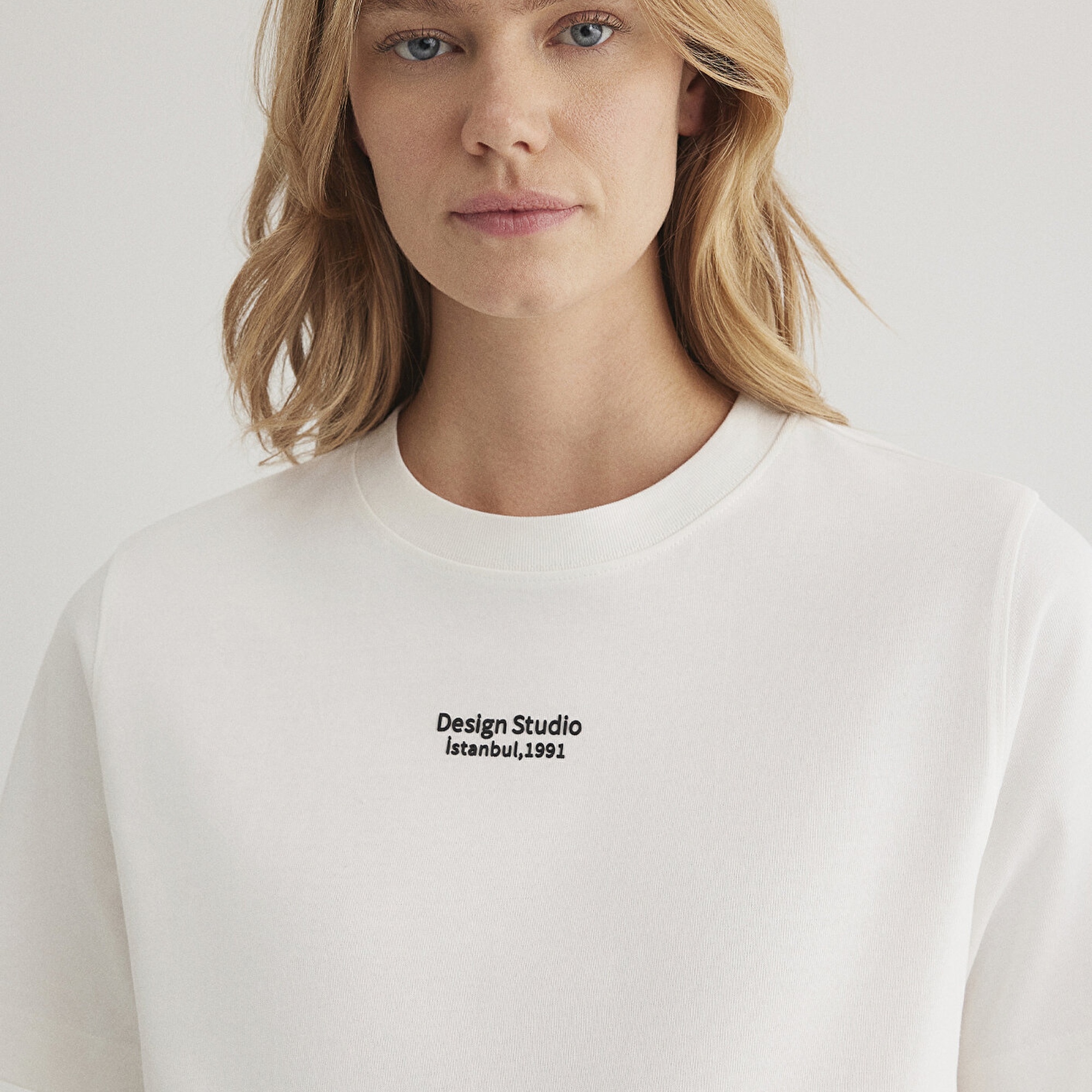 Mavi Baskılı Beyaz Tişört Regular Fit / Normal Kesim 1612911-70057