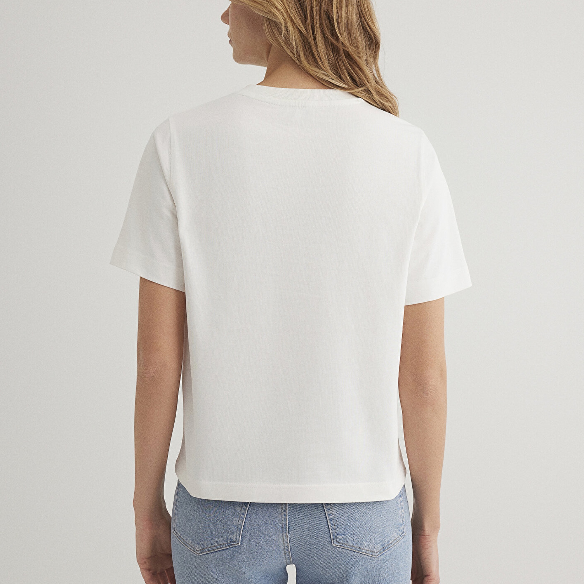 Mavi Baskılı Beyaz Tişört Regular Fit / Normal Kesim 1612911-70057