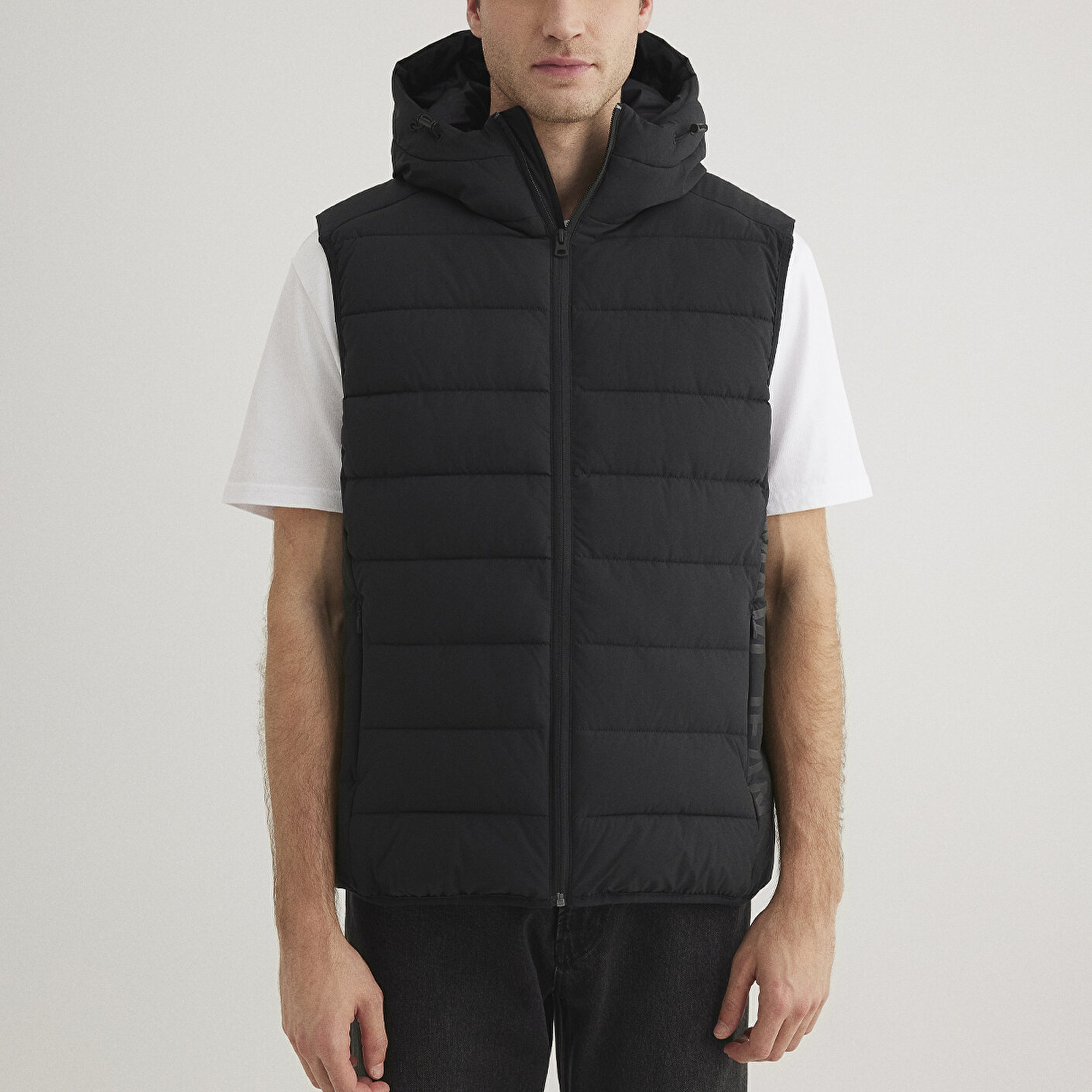 Mavi Mavi Jeans Detaylı Kapüşonlu Siyah Yelek Regular Fit / Normal Kesim 0110554-900