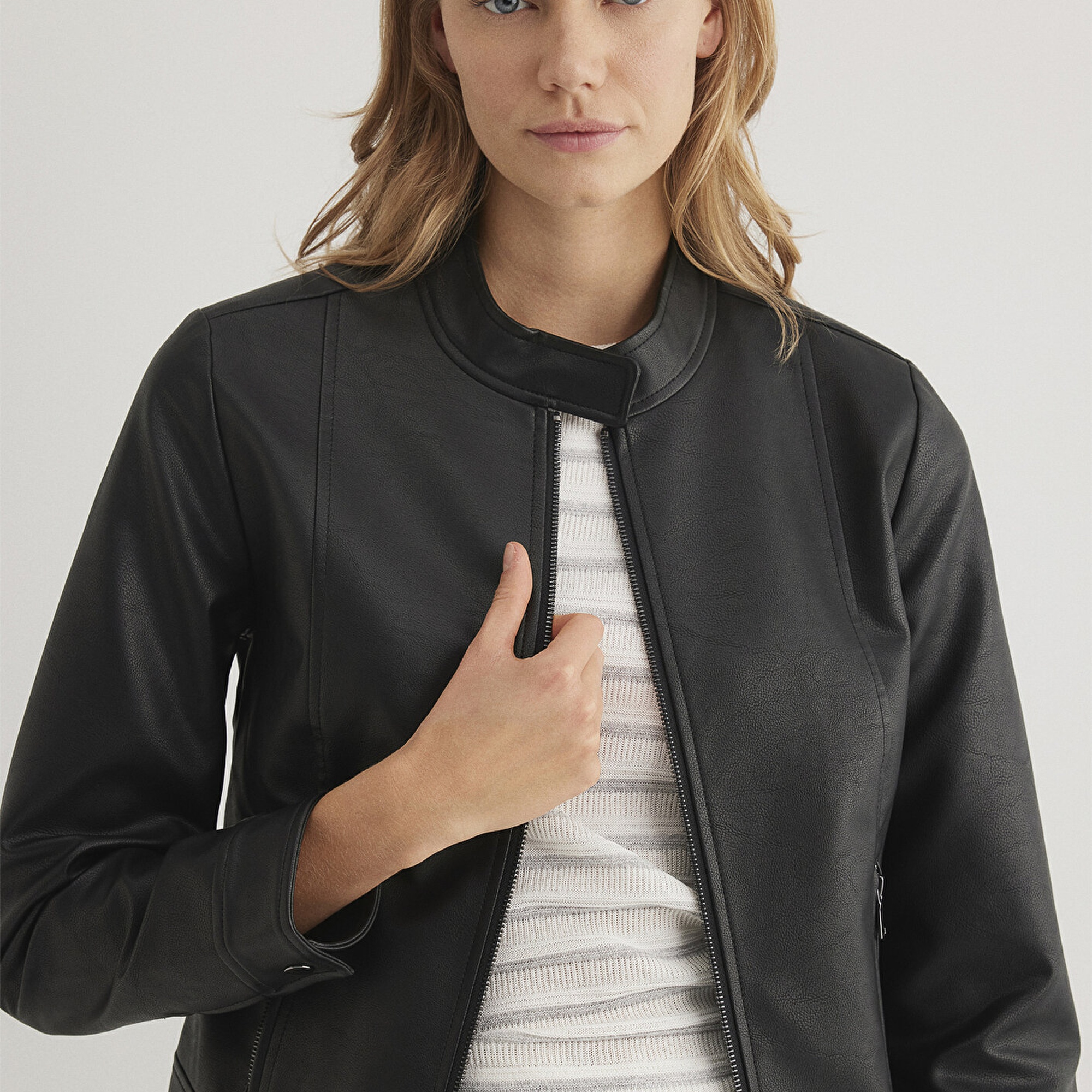 Mavi Dik Yaka Siyah Suni Deri Ceket Fitted / Vücuda Oturan Kesim 1110598-900