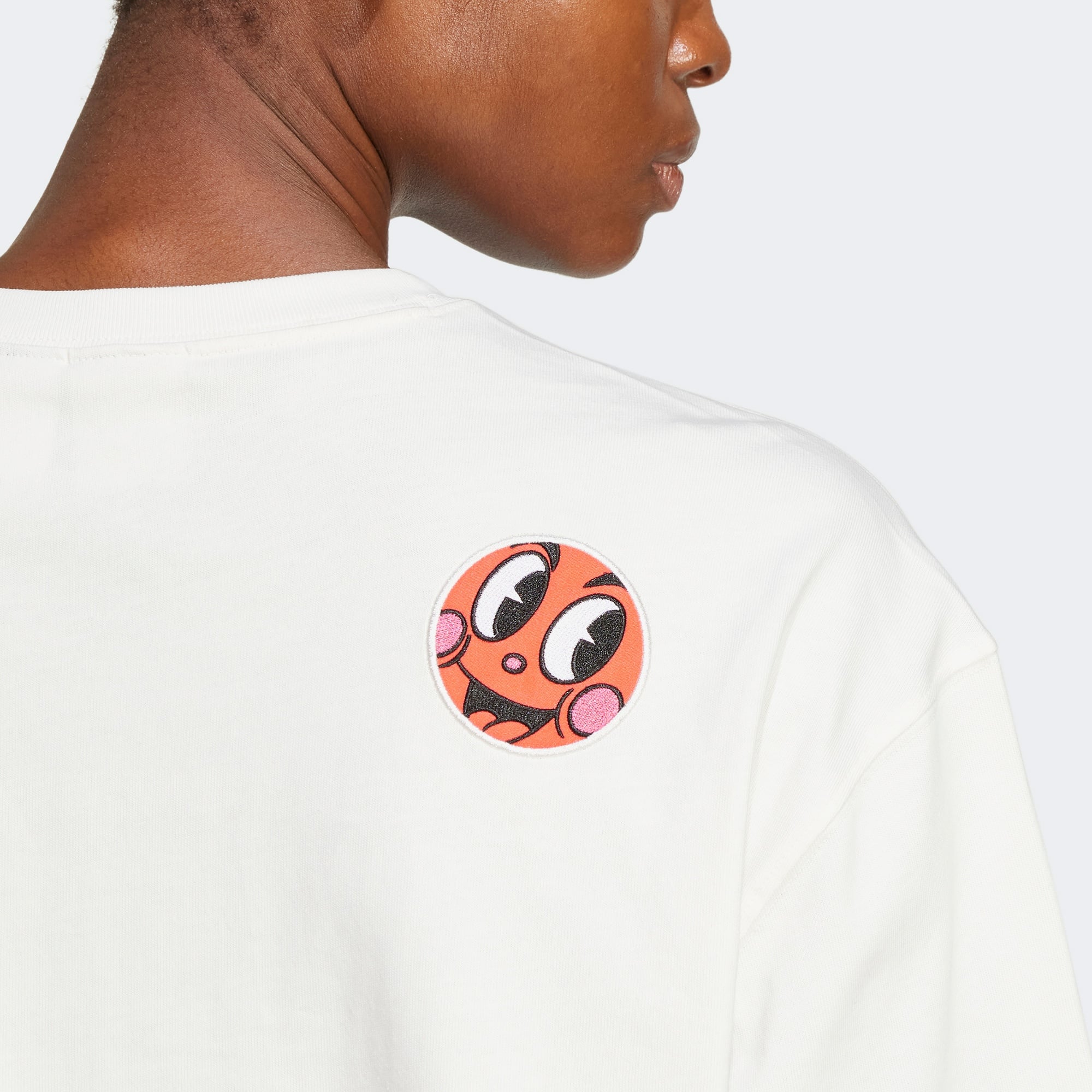 adidas Love Lift Us Up Kadın Beyaz Crop T-Shirt