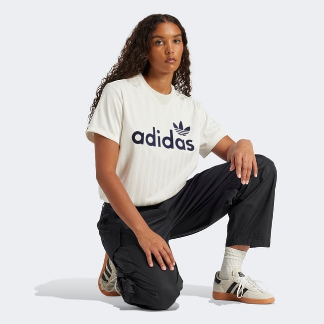  adidas Linear Graphic Boyfriend Kadın Beyaz T-Shirt