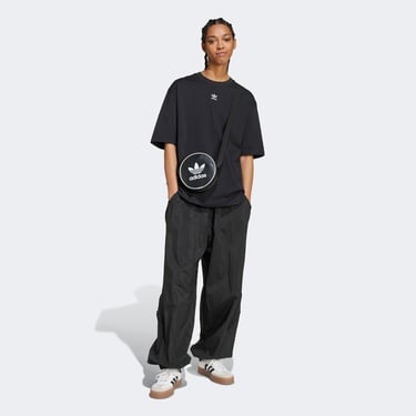  adidas Essentials Boyfriend Kadın Siyah T-Shirt