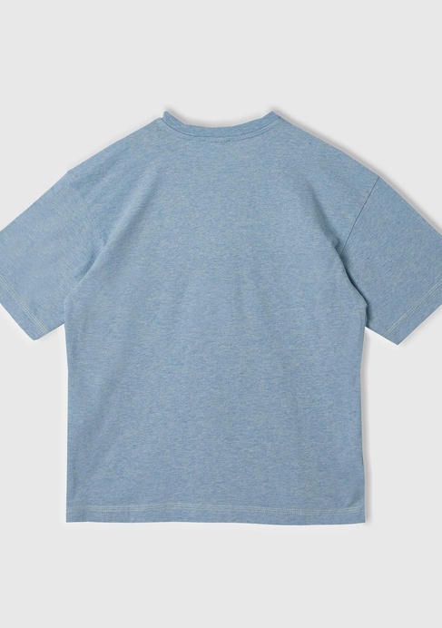  Erkek Çocuk Açık Mavi Önü Kontrast Renkli Aplikeli Bisiklet Yaka Oversize T-Shirt