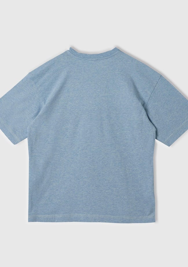  Erkek Çocuk Açık Mavi Önü Kontrast Renkli Aplikeli Bisiklet Yaka Oversize T-Shirt