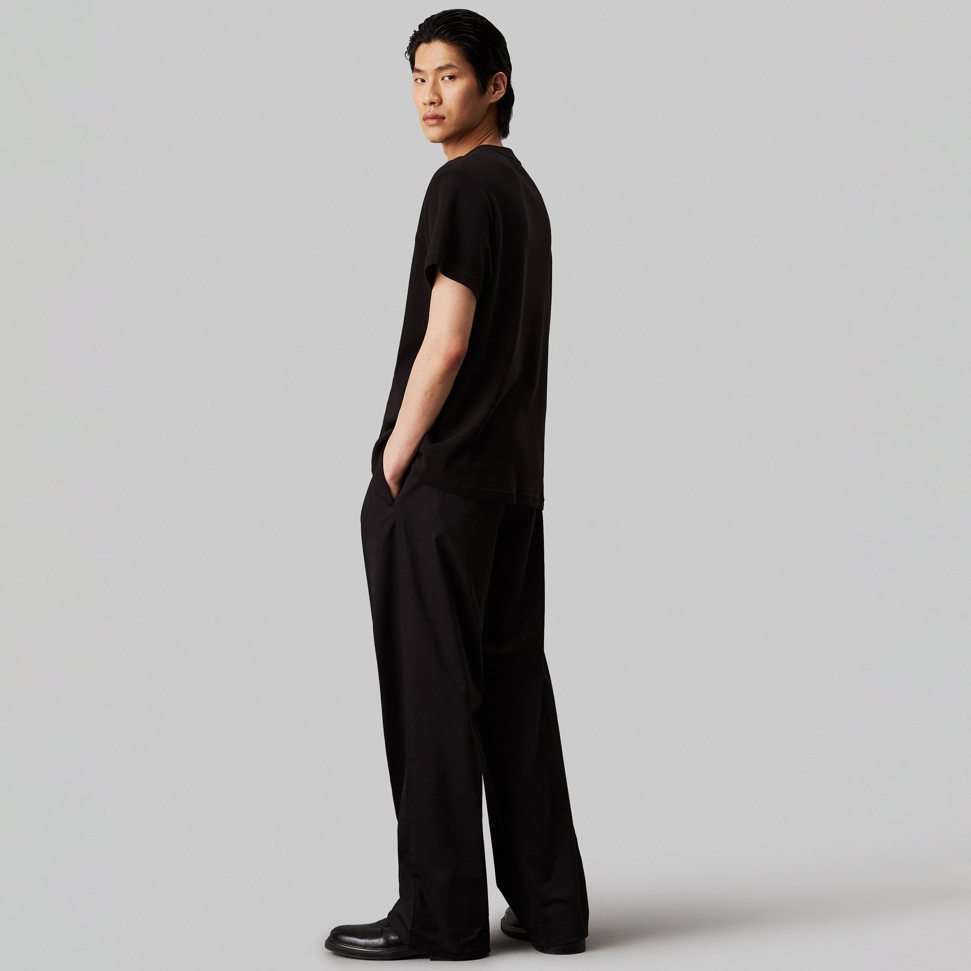 Calvin Klein Embossed Logo Erkek Siyah T-Shirt