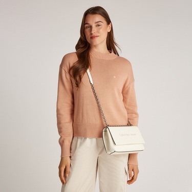  Calvin Klein Sculpted Mono Kadın Beyaz El Çantası