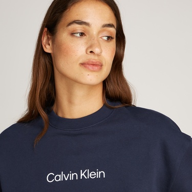  Calvin Klein Hero Logo Kadın Mavi Sweatshirt