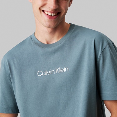  Calvin Klein Hero Logo Comfort Erkek Mavi T-Shirt