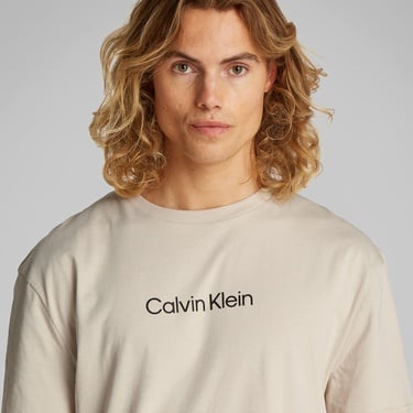  Calvin Klein Hero Logo Comfort Erkek Bej T-Shirt