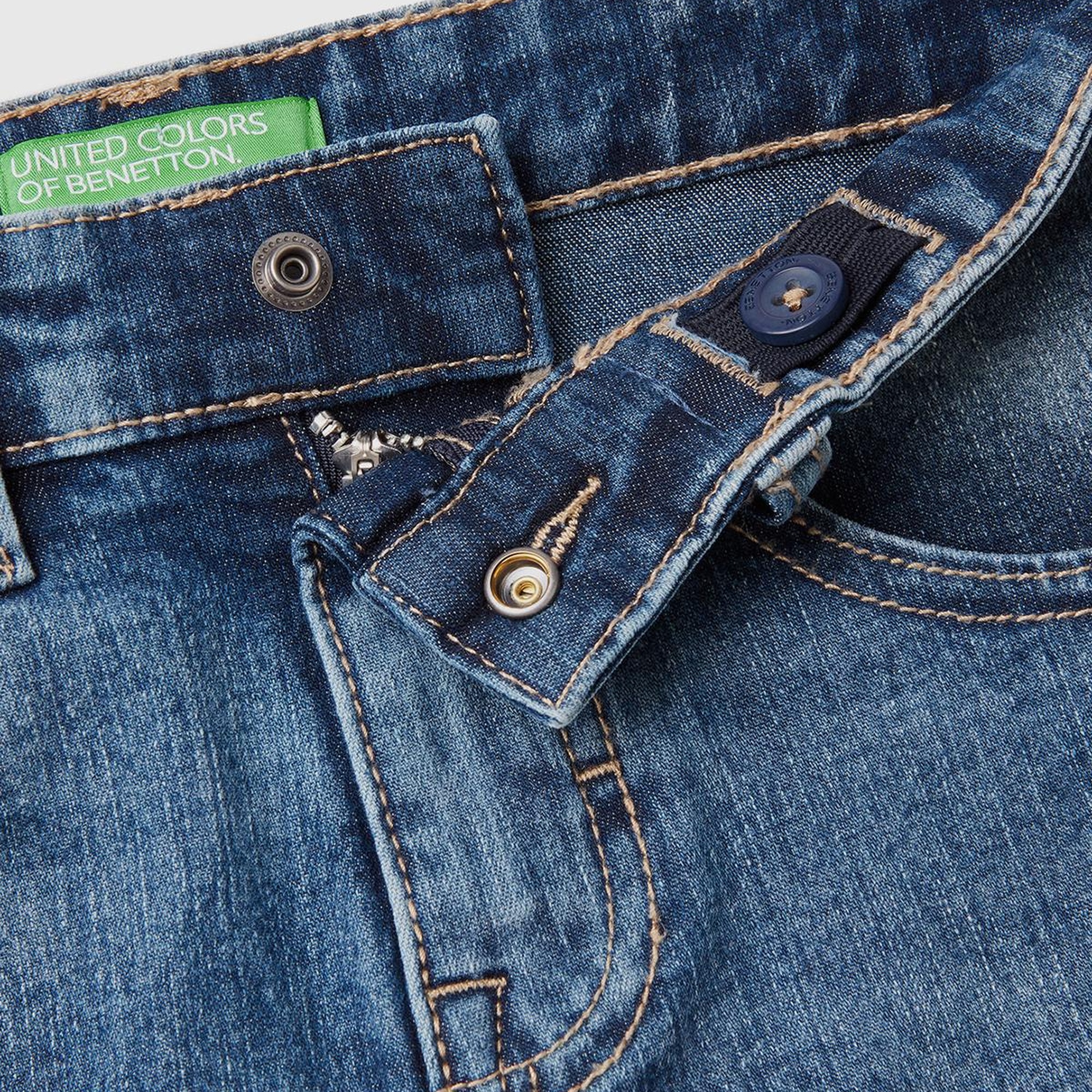 Erkek Çocuk Açık Mavi Logo İşlemeli 5 Cepli Kemer Delikli Denim Kısa Bermuda Şort