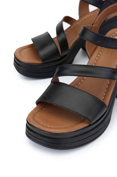  Tamer Tanca Kadın Hakiki Deri Siyah Deri Topuklu Sandalet