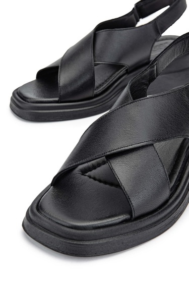  Tamer Tanca Kadın Hakiki Deri Siyah Deri Topuklu Sandalet