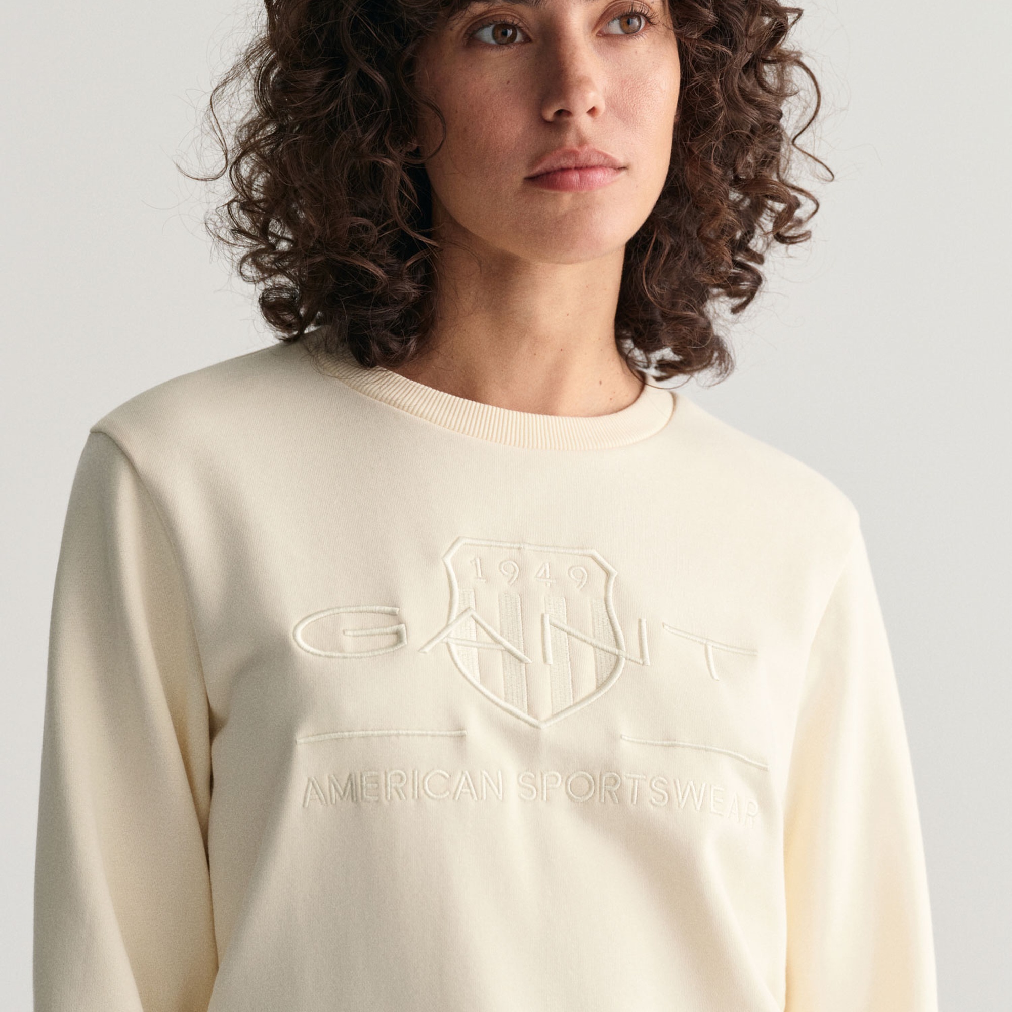 GANT Kadın Bej Regular Fit Bisiklet Yaka Logolu Sweatshirt