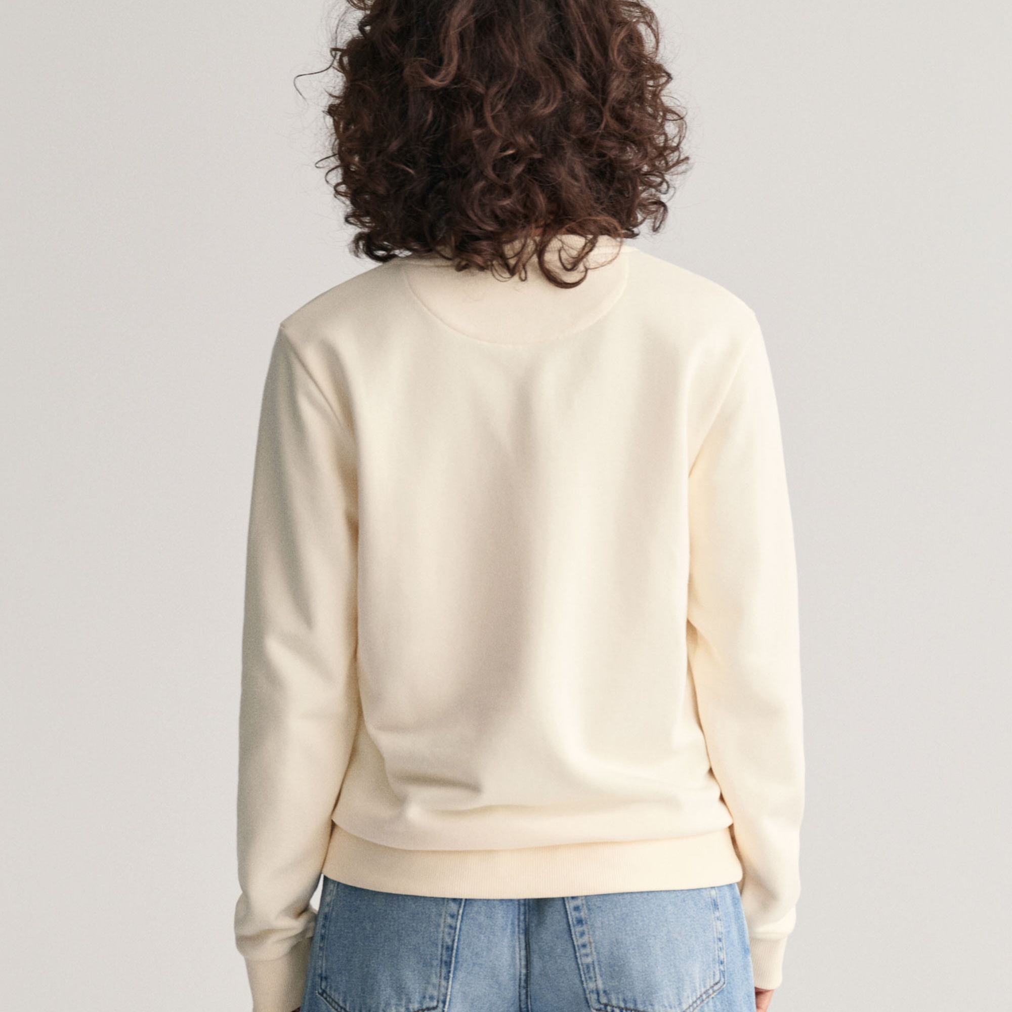 GANT Kadın Bej Regular Fit Bisiklet Yaka Logolu Sweatshirt