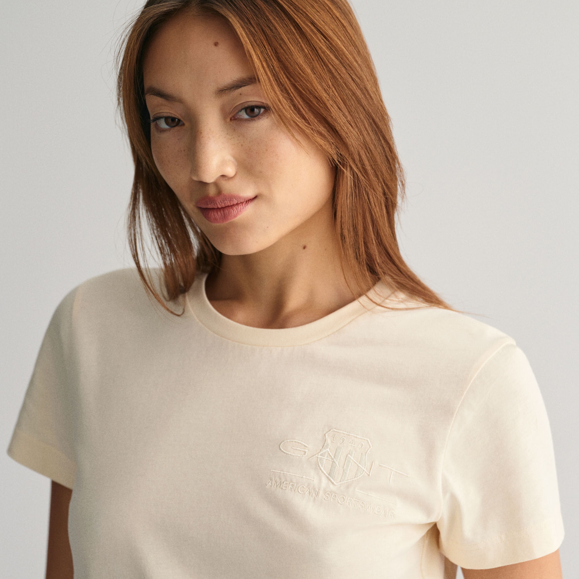 GANT Kadın Bej Regular Fit Bisiklet Yaka Logolu T-shirt