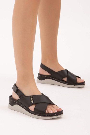  Tamer Tanca Kadın Hakiki Deri Siyah Günlük Sandalet