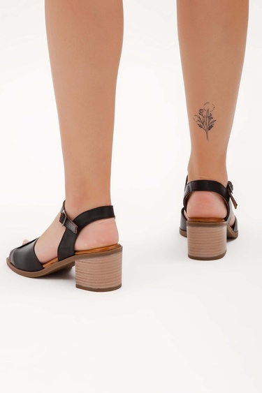  Tamer Tanca Kadın Hakiki Deri Siyah Topuklu Sandalet
