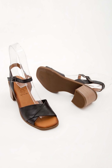  Tamer Tanca Kadın Hakiki Deri Siyah Topuklu Sandalet