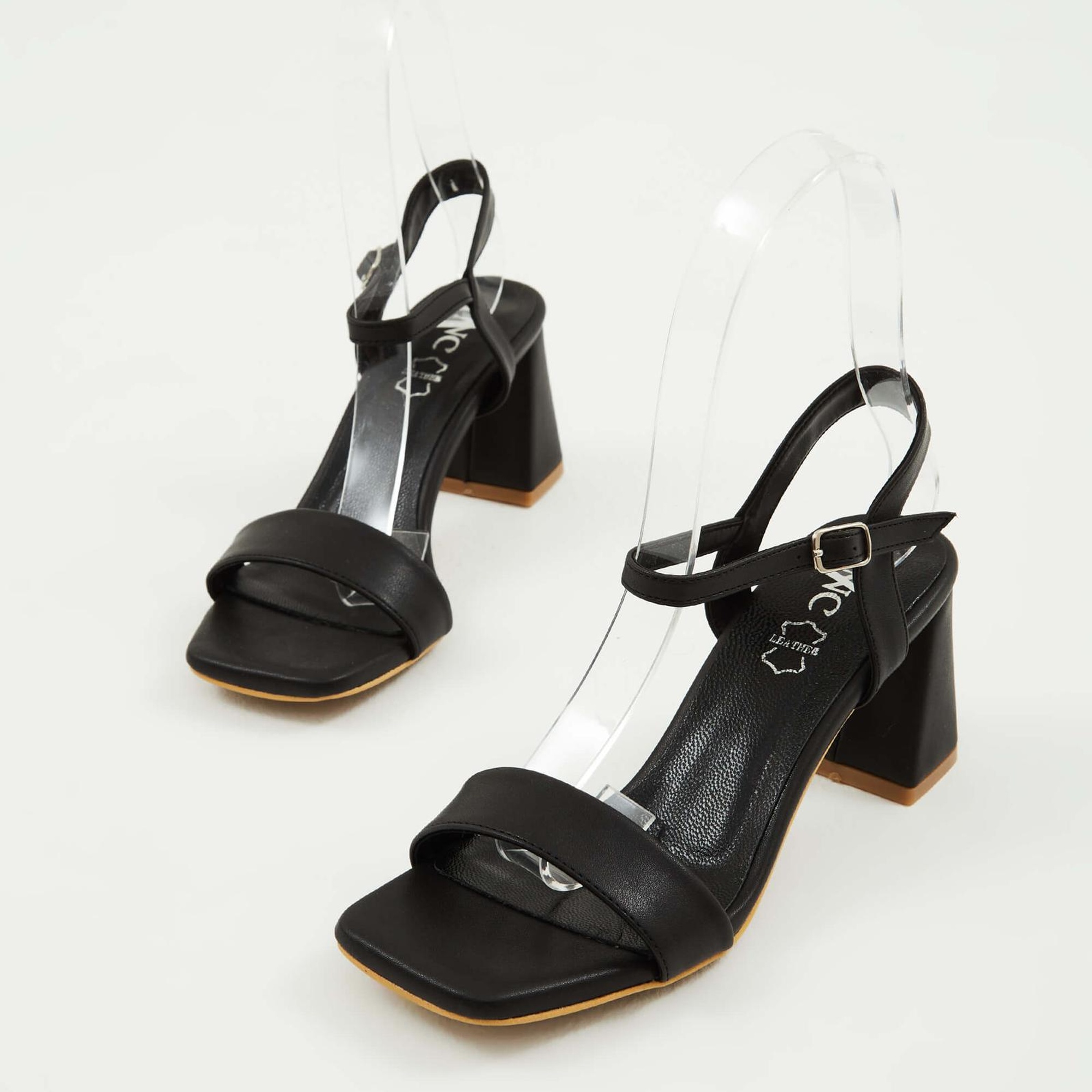 Tamer Tanca Kadın Hakiki Deri Siyah Topuklu Sandalet