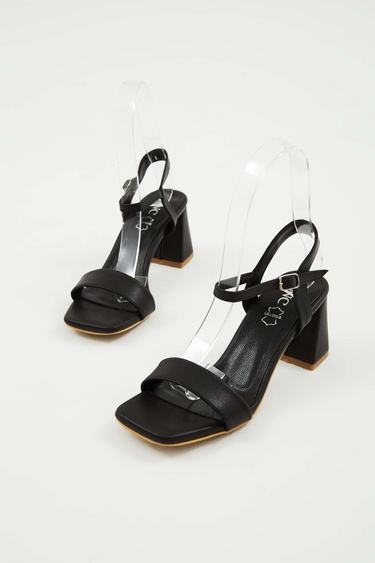  Tamer Tanca Kadın Hakiki Deri Siyah Topuklu Sandalet