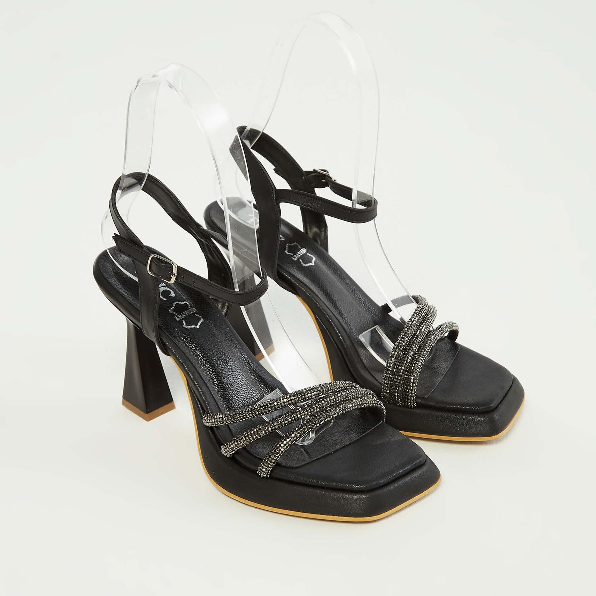 Tamer Tanca Kadın Hakiki Deri Siyah Topuklu Sandalet