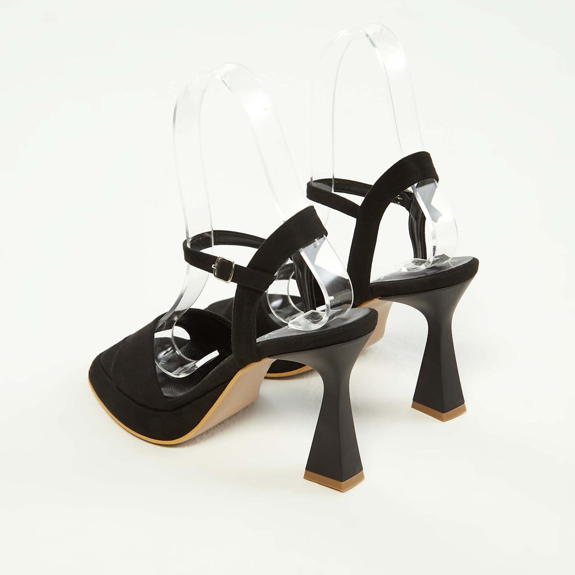 Tamer Tanca Kadın Hakiki Deri Siyah Süet Topuklu Sandalet