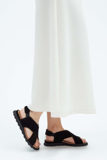  Tamer Tanca Kadın Vegan Siyah Süet Düz Sandalet