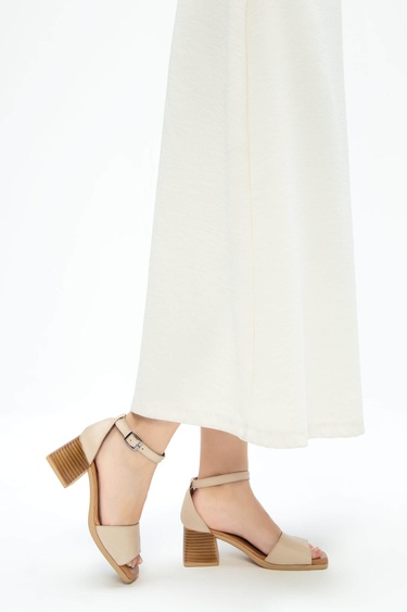  Tamer Tanca Kadın Vegan Bej Topuklu Sandalet