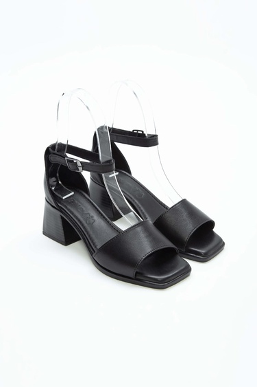  Tamer Tanca Kadın Vegan Siyah Topuklu Sandalet