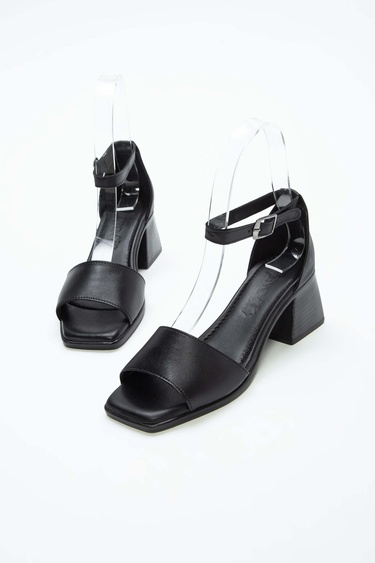  Tamer Tanca Kadın Vegan Siyah Topuklu Sandalet