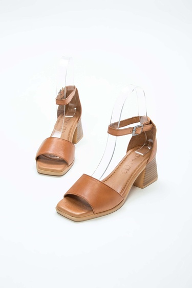  Tamer Tanca Kadın Vegan Taba Topuklu Sandalet