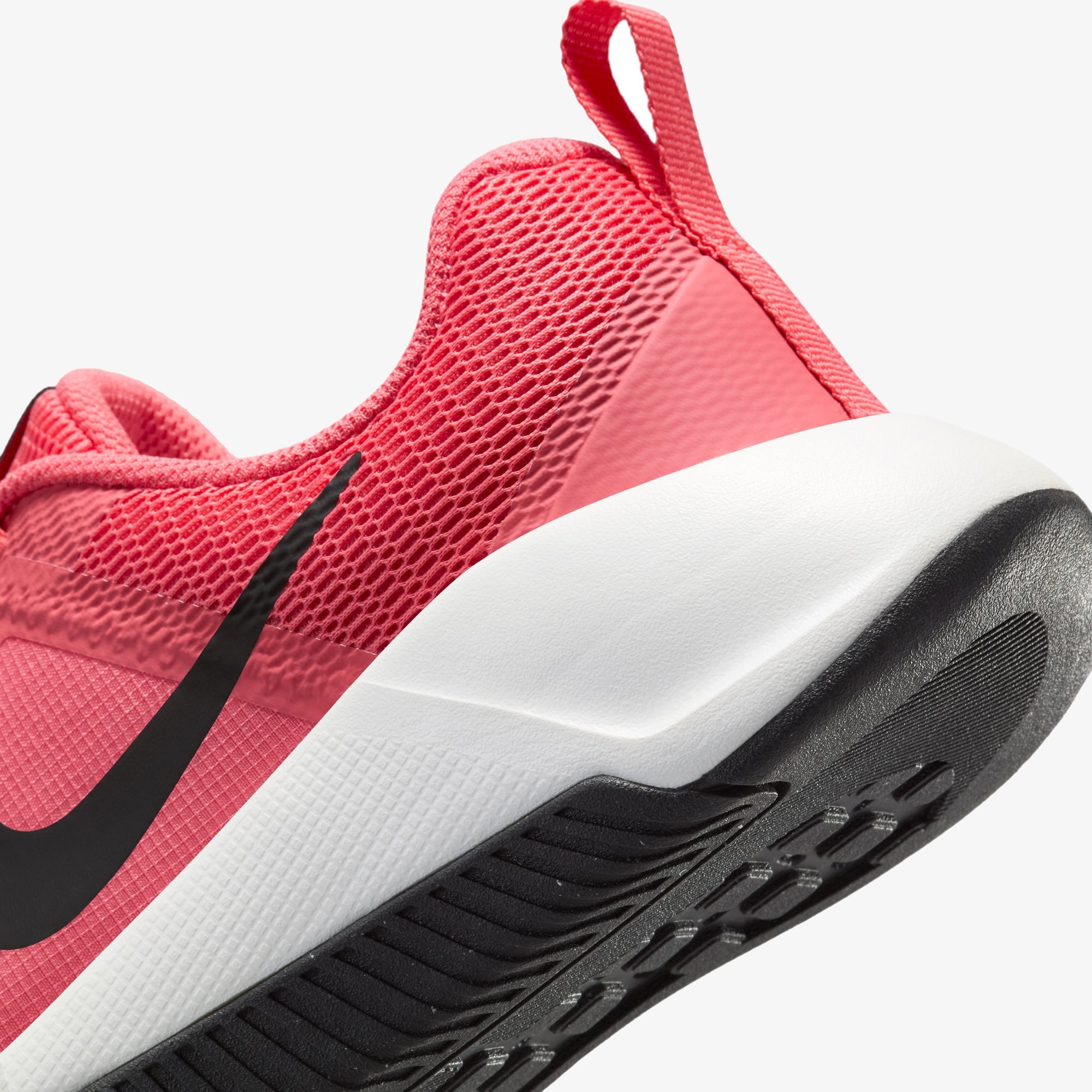 Nike MC Trainer 3 Kadın Turuncu Spor Ayakkabı