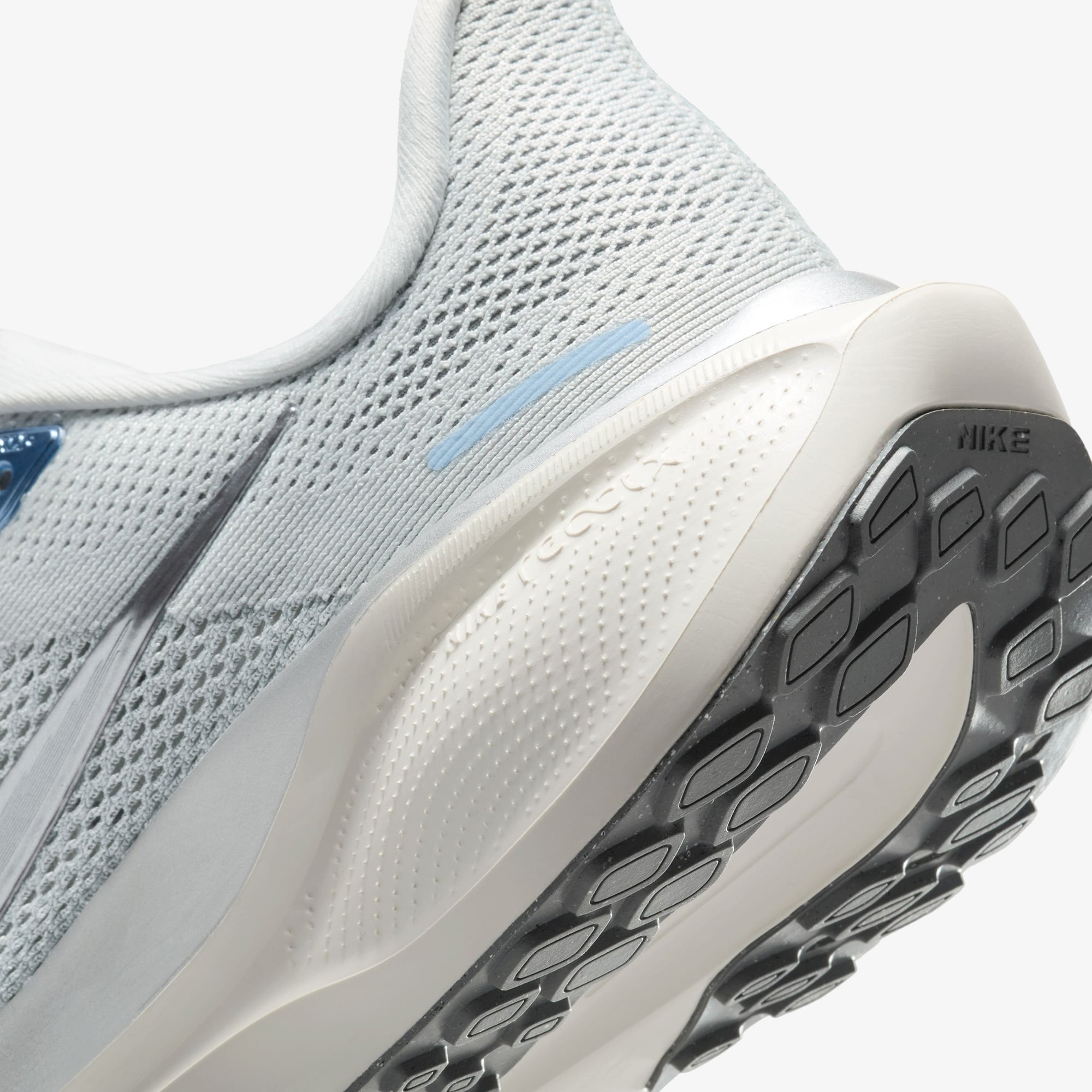 Nike Air Zoom Pegasus 41 Kadın Gri Koşu Ayakkabısı